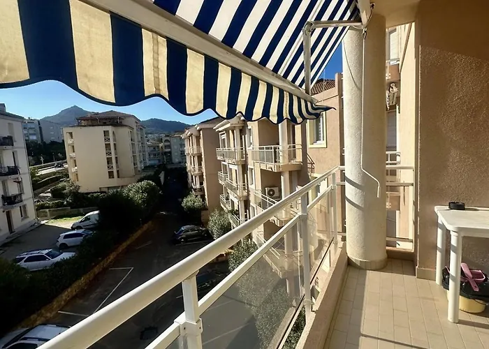 2 Steps From Ile-rousse * LʼÎle-Rousse